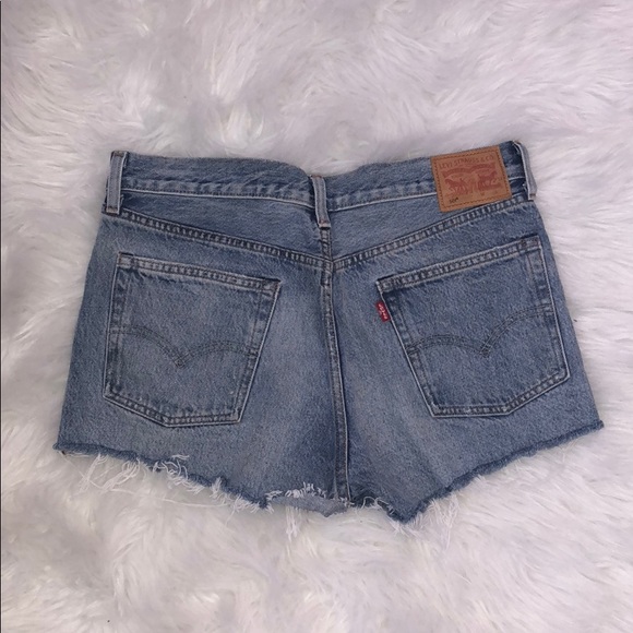 Palm Tree Levi’s Jean Shorts - Picture 2 of 6